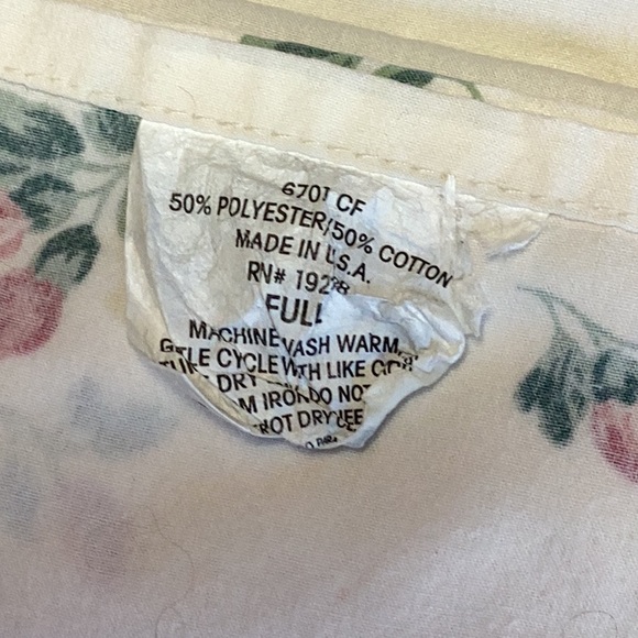 FINAL SALE PRICE 2 Pc Full Size Floral Sheets w/Piped Border - Picture 4 of 4